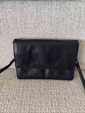 Classic Black Leather Crossbody Bag with Flap